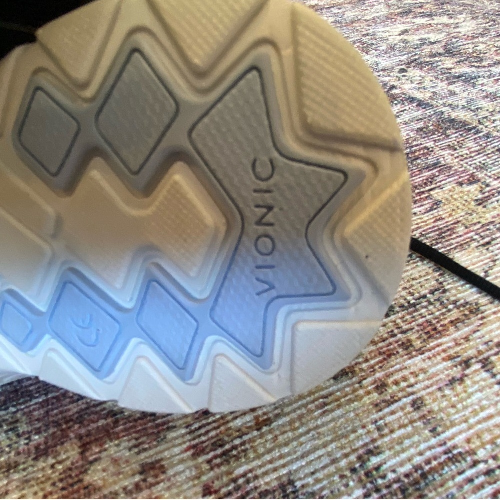 Vionic Women’s Sneakers - Picture 8 of 9